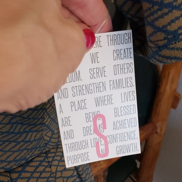 *SOLD* Brand New Lularoe Amelia - Picture 3 of 4